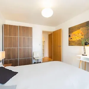 Homestay With Private Bathroom In A Modern Two Bedroom Two Bathroom Flat, London