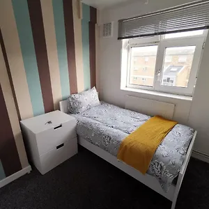 Guest house Budget Maisonette, London